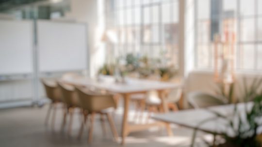 Förvandla mötesrum med skräddarsydd whiteboardinredning
