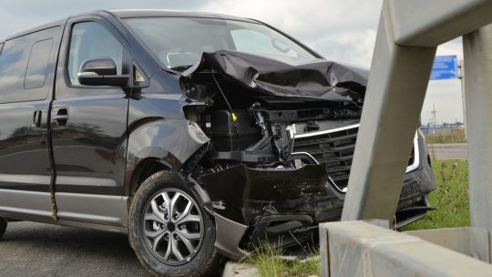 Så fungerar skadeverkstaden från försäkringskontakt till färdig bil